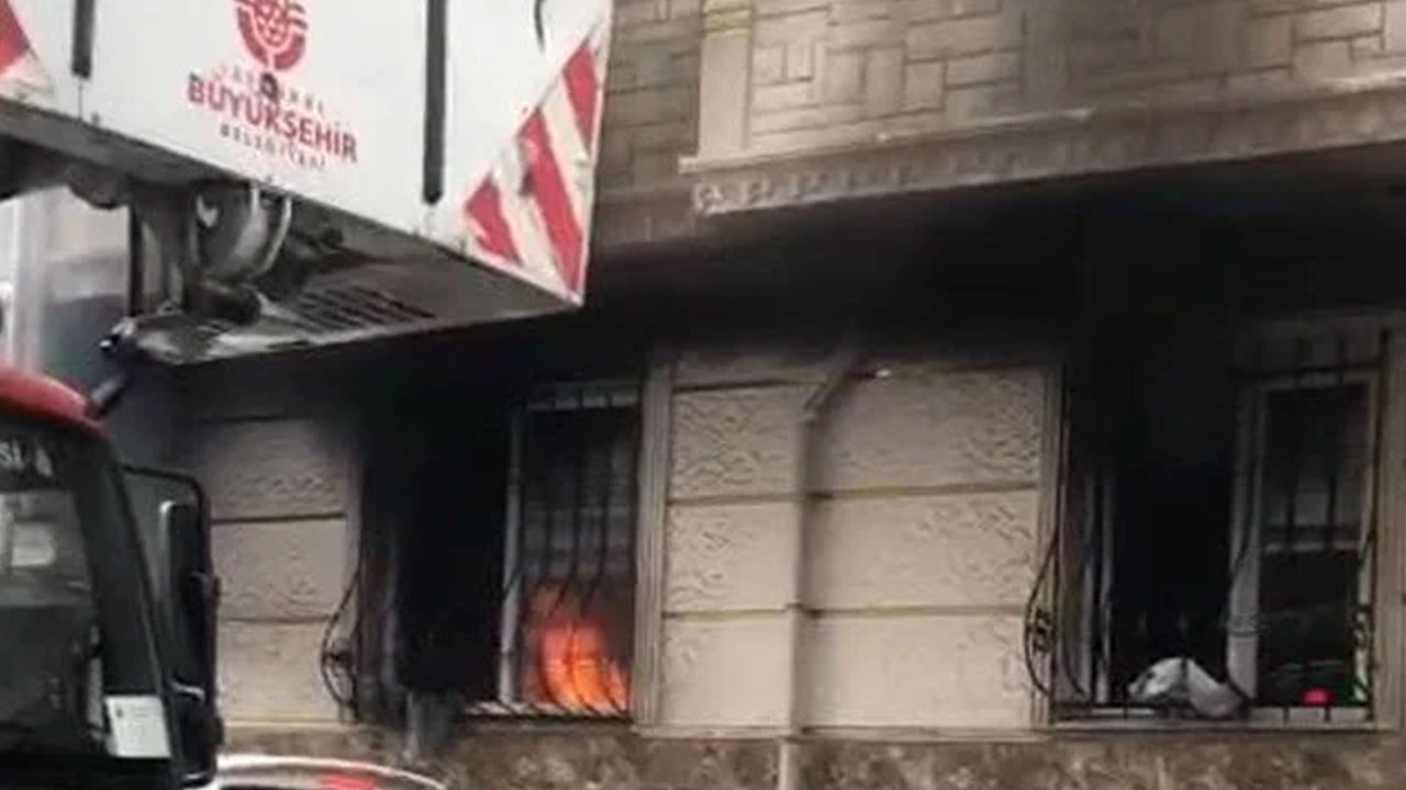 Eşi ve çocuklarının içinde bulunduğu daireyi yaktı