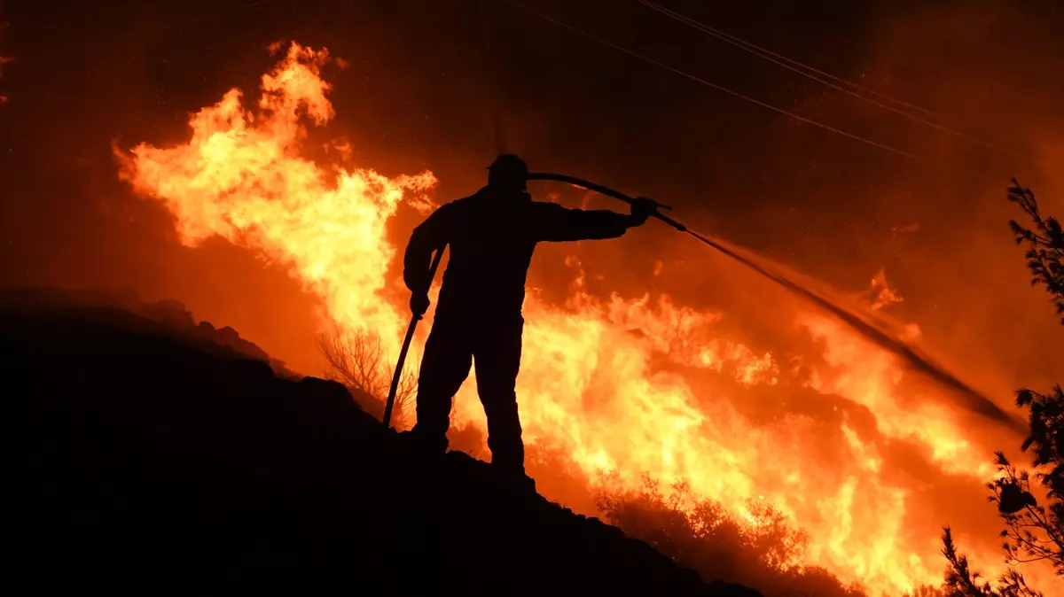 Yunanistan'da orman yangını: 18 kişinin cesedi bulundu