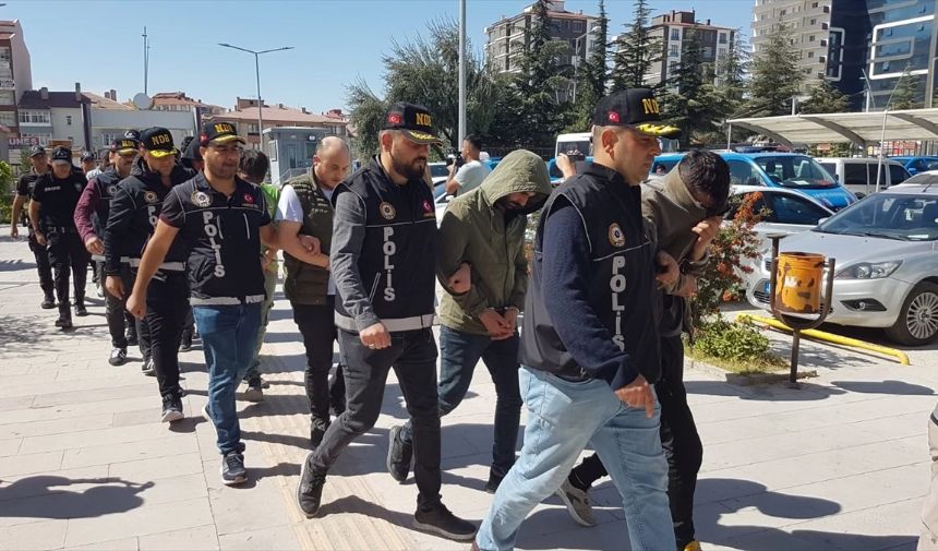 Niğde’de eş zamanlı uyuşturucu operasyonu: 24 gözaltı