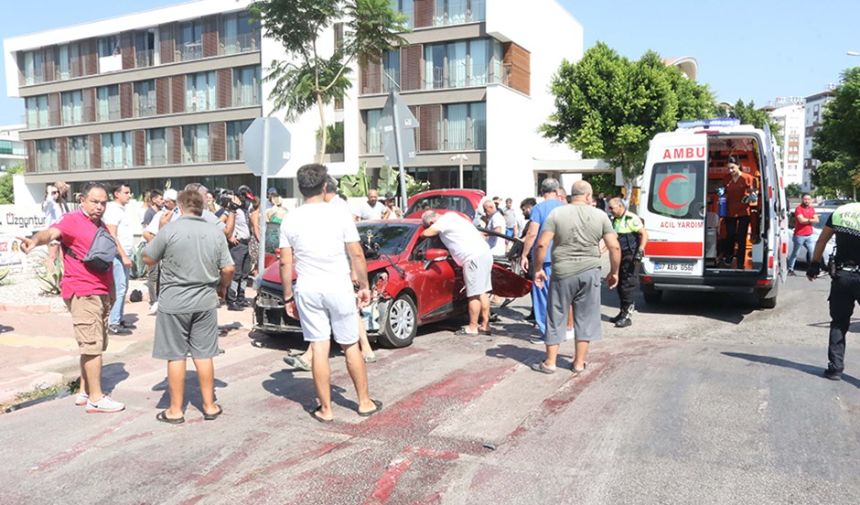 Süper Lig'in yıldızının ailesi trafik kazası geçirdi: 1'i ağır, 5 yaralı