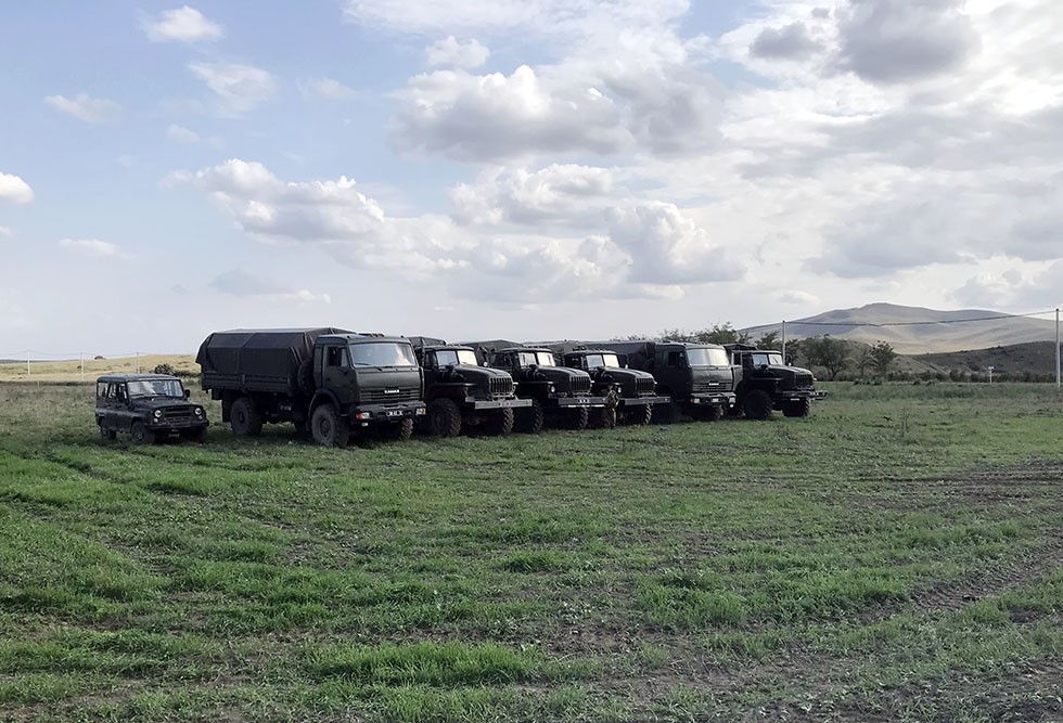 Karabağ’da ele geçirilen askeri araç ve topçu bataryalarının görüntülerini yayınlandı