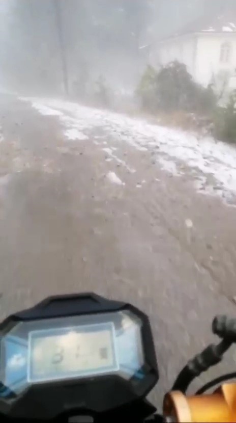 Karabük’e fındık büyüklüğünde dolu yağdı