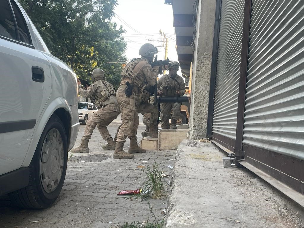 Şanlıurfa’da "kanunsuz silahlanmaya hayır" operasyonu: 57 gözaltı