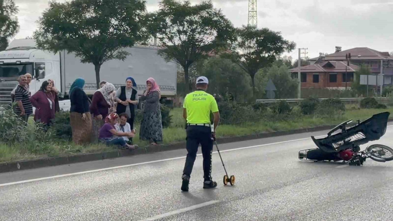 SUV tipi otomobil motosiklete çarptı: 1’i ağır 2 yaralı