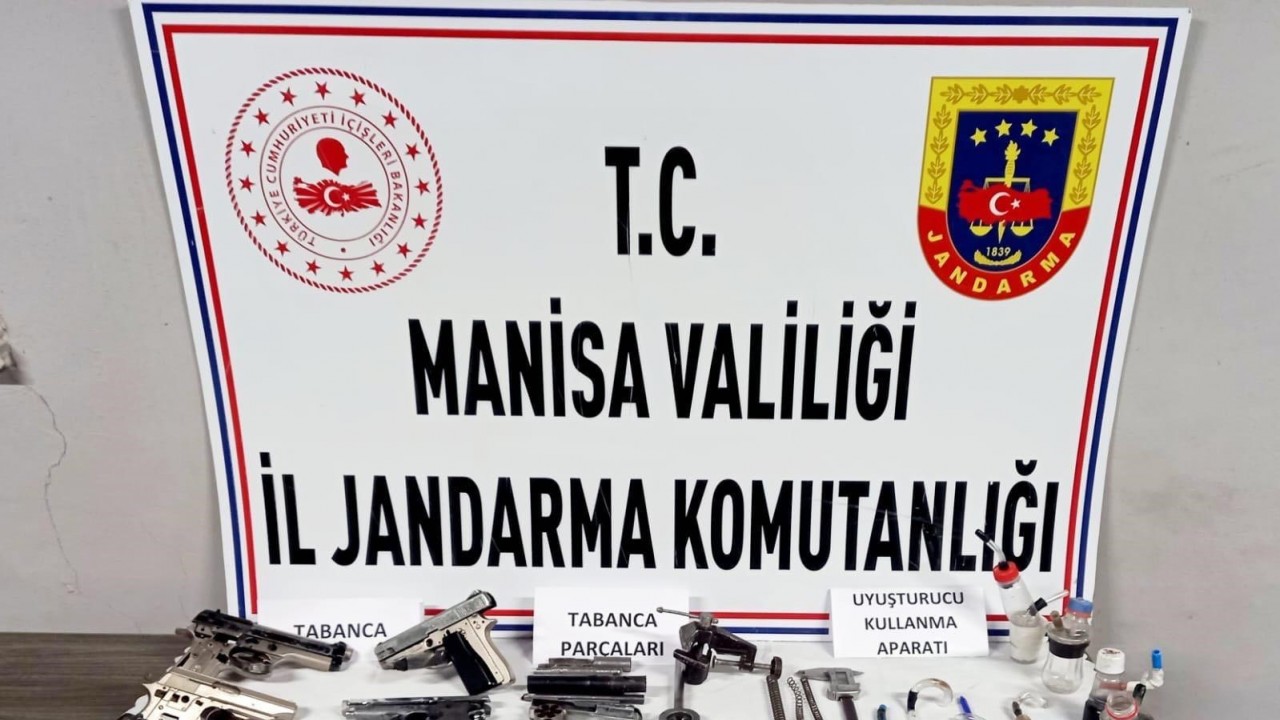 Uyuşturucu baskınında 8 adet ruhsatsız tabanca ele geçirildi