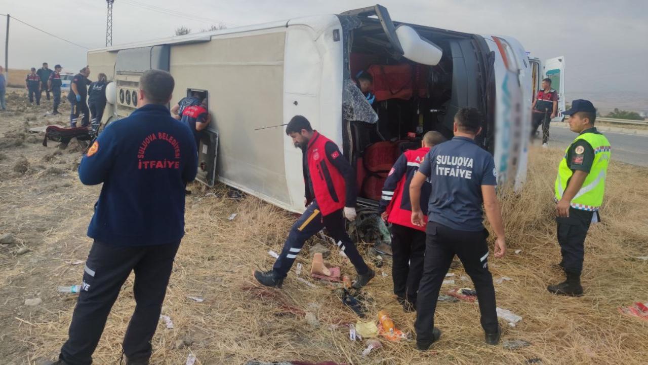 Amasya'da yolcu otobüsü devrildi: 6 ölü, 35 yaralı