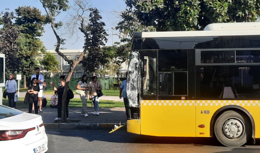 İETT otobüsü ile tramvay çarpıştı