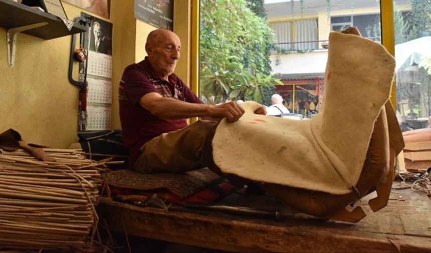 Bir meslek daha teknolojiye yenik düştü! Bursa'nın son semer üreticisi sektöre veda ediyor