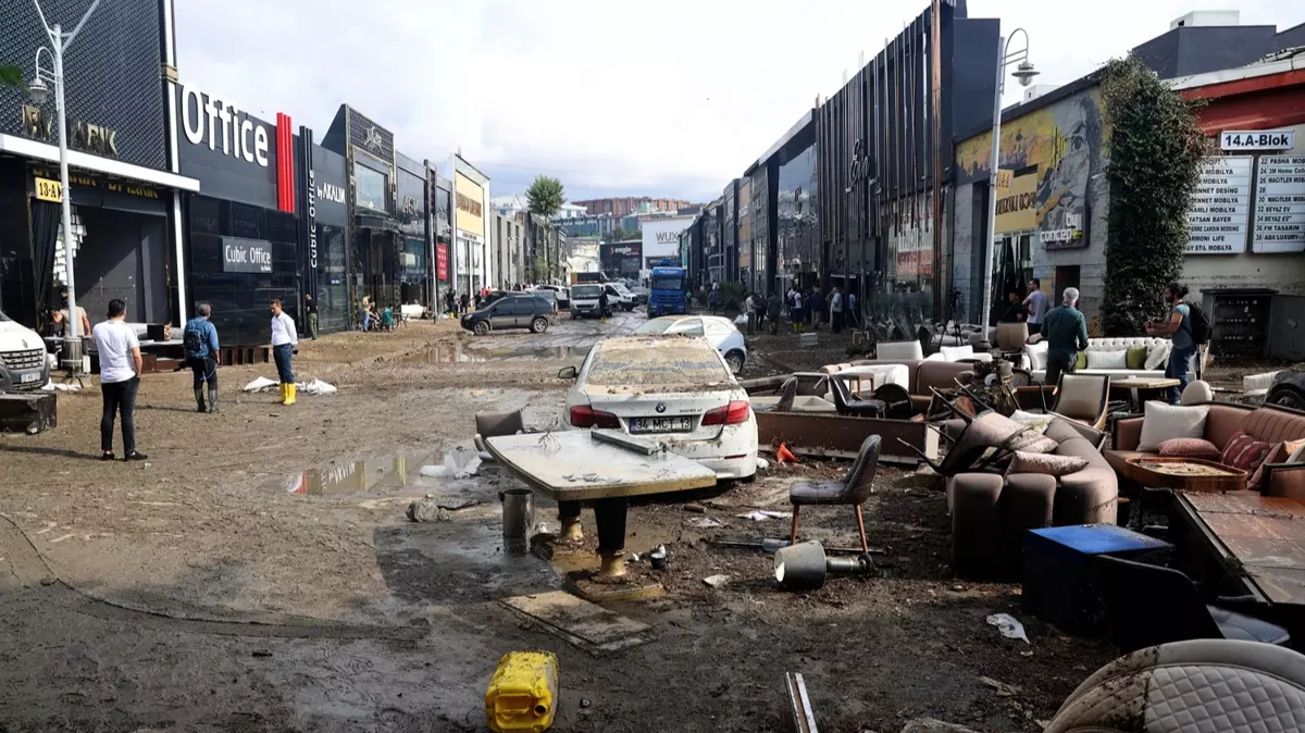 İstanbul'u sel vurdu! 3 ilçede ağır hasar