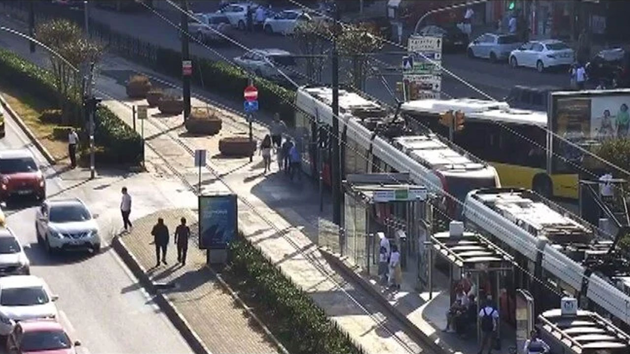 İstanbul'da tramvaya otobüs çarptı