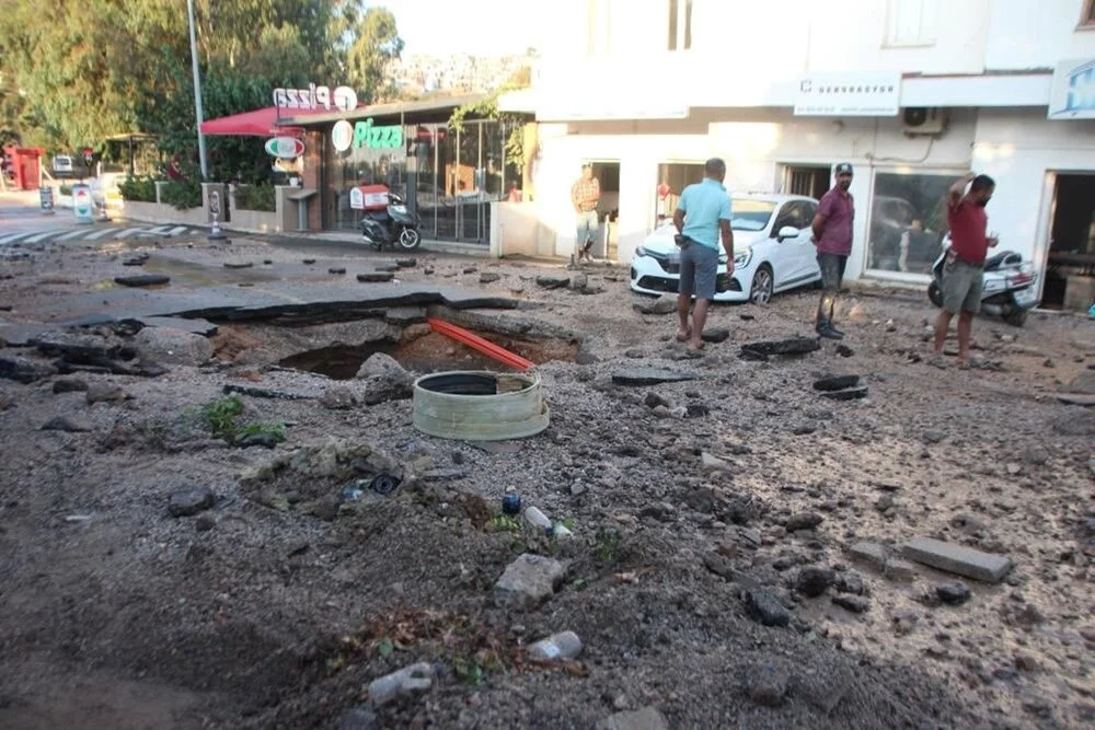 Bodrum'da yine isale hattı patladı... Vatandaş CHP'li belediyeye isyan etti