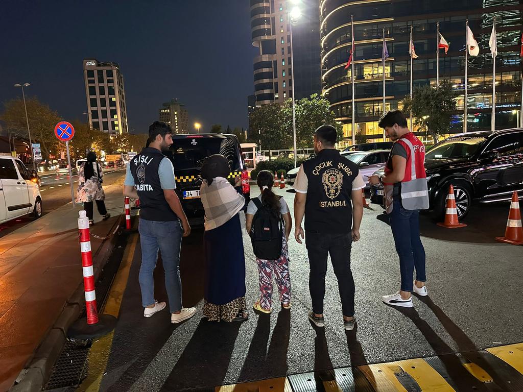 İstanbul Valiliği açıkladı: Dilenen çocuklar yeniden okul yolunda