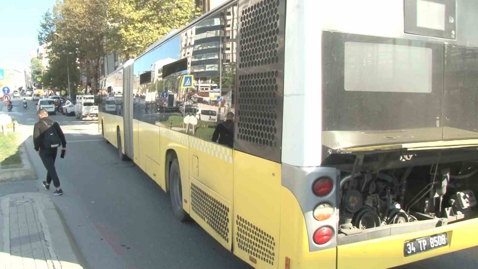 İstanbullunun bitmeyen İETT çilesi... Seyir halindeki otobüsten duman yükseldi