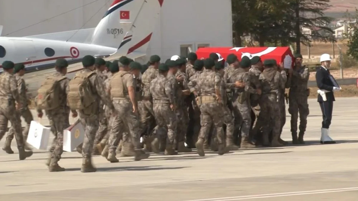 Şehit Hüseyin Şimşek'in naaşı memleketine uğurlandı