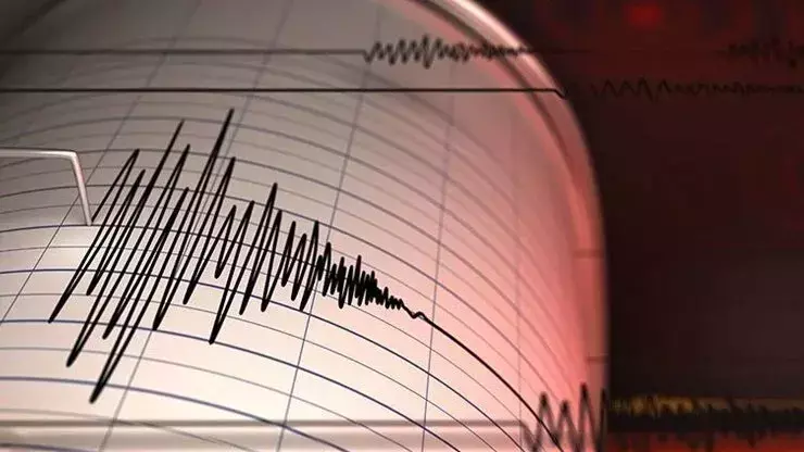 İzmir'de 4,2 büyüklüğünde deprem