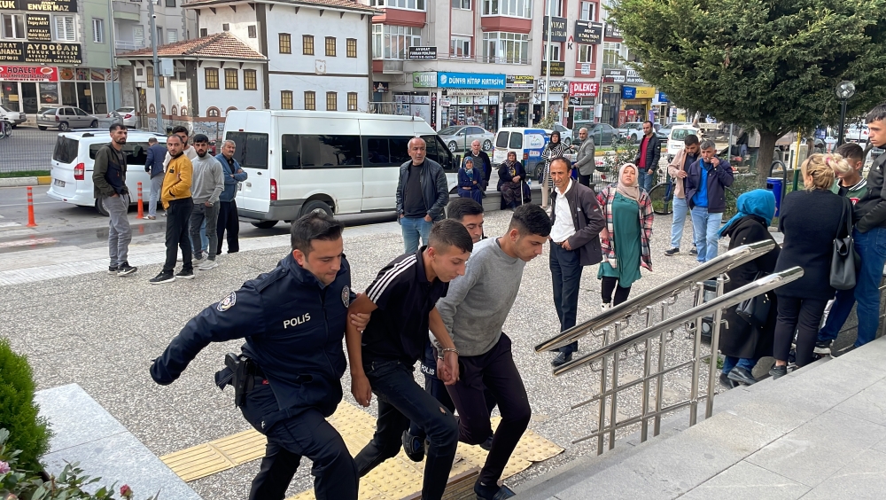 Çorum'da iki kişinin parasını gasbeden 4 şüpheli tutuklandı