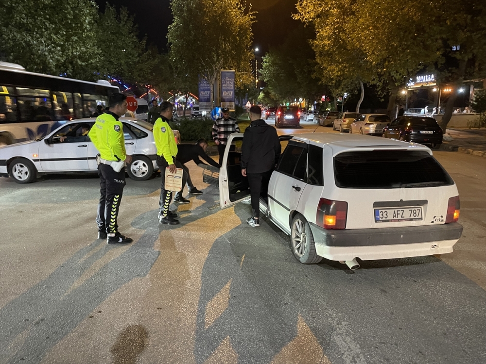 Elazığ'da otomobil ile çarpışan motosikletteki 2 kişi yaralandı