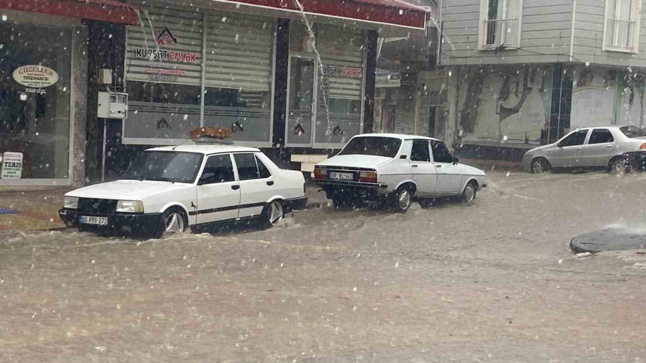 Osmaniye’de kuvvetli yağış hayatı olumsuz etkiledi