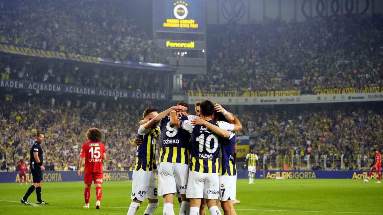 Trendyol Süper Lig: Fenerbahçe: 3 - Hatayspor: 0 (İlk yarı)