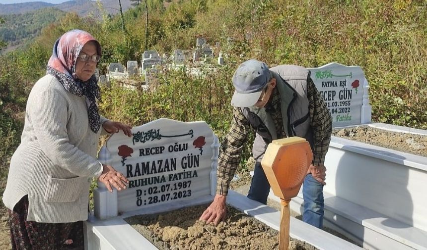 Oğlunun mezarına dua etmeye gelen anne, gördüğü manzara karşısında yığılıp kaldı