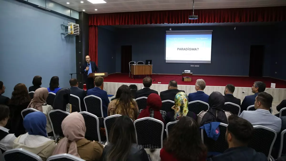 Bakan Tekin, seminere video konferansla katıldı