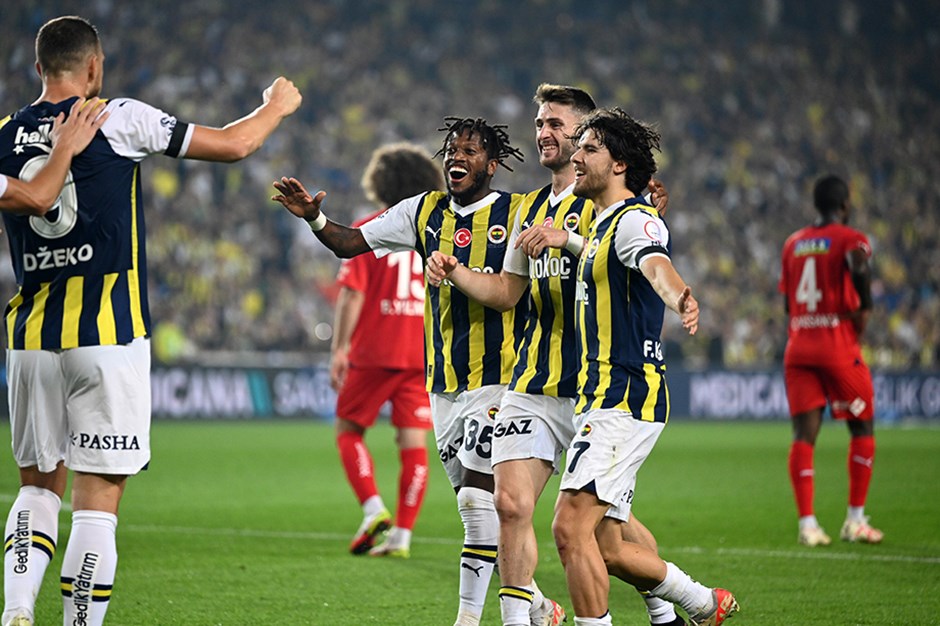 Fenerbahçe'den yeni rekor: 4 gollü zafer!