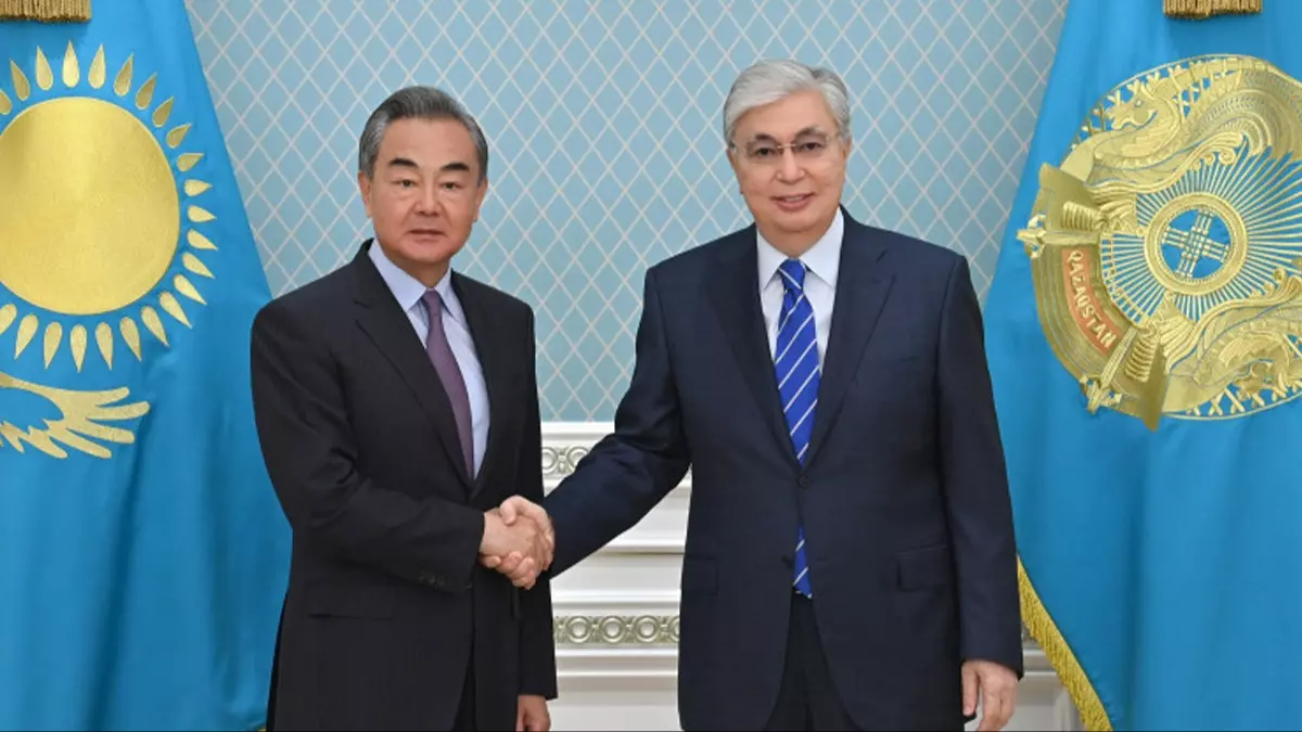 Kazakistan ile Çin 16 milyar dolara imza attı