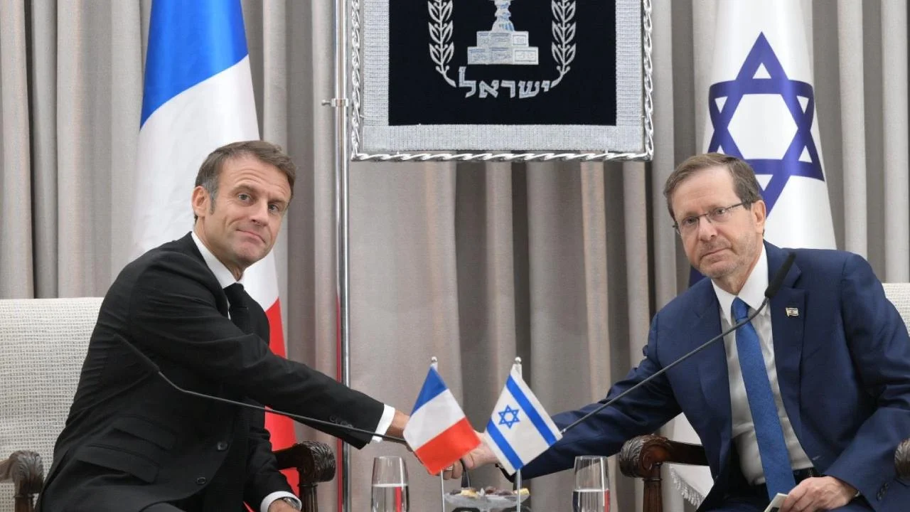 İsrail'e giden Macron, Herzog ve Netanyahu ile görüştü