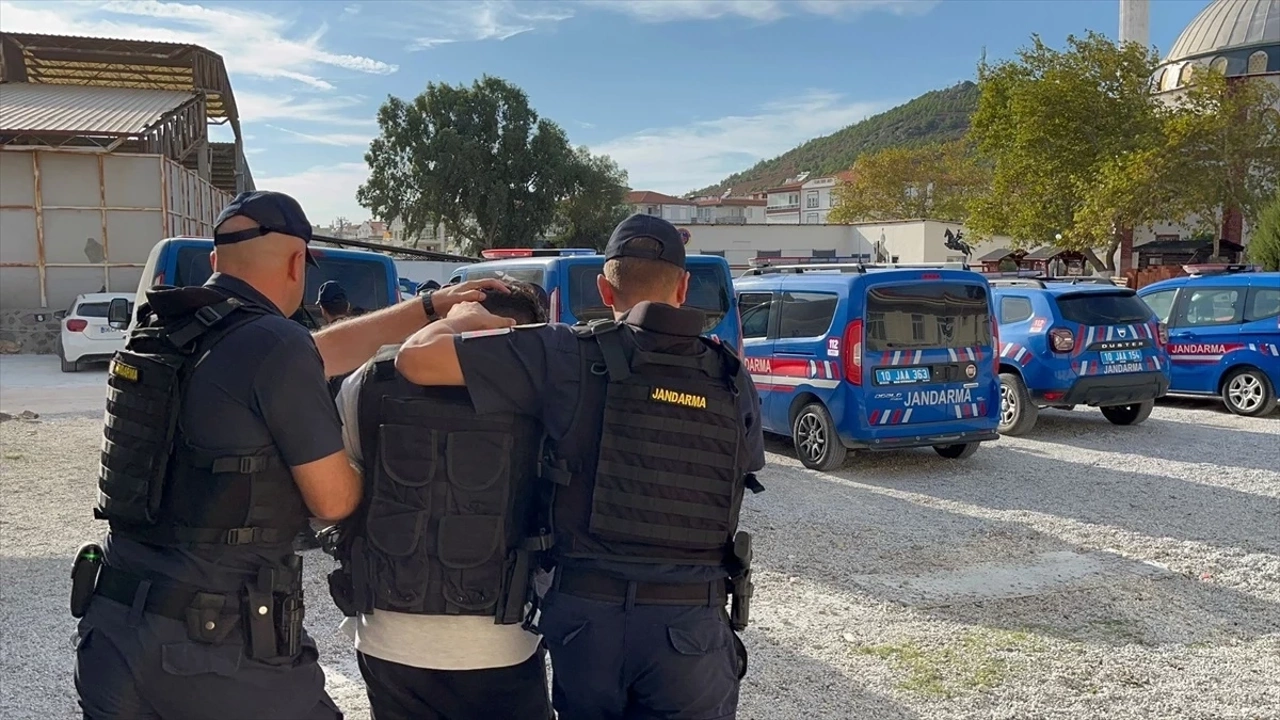 Van'da bir kişinin silahla öldürülmesiyle ilgili yakalanan 2 zanlı tutuklandı