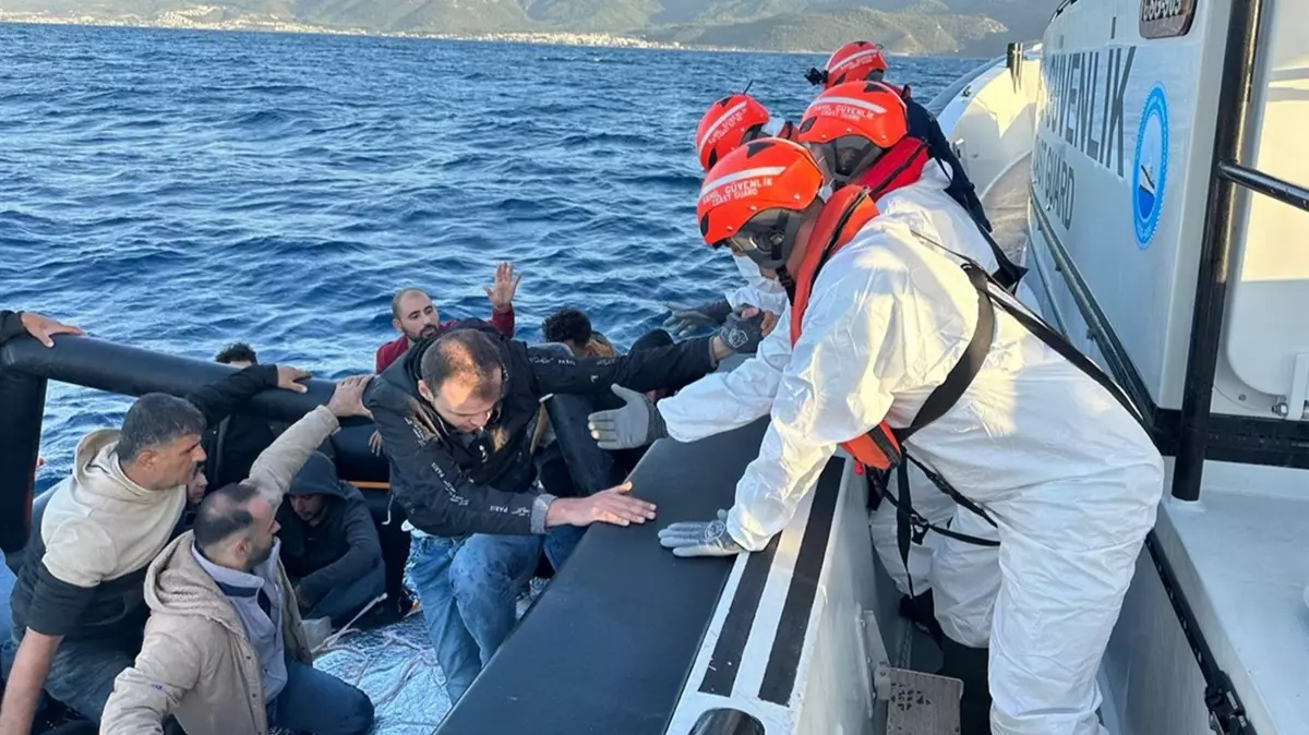 Yunanistan geri itmişti... 43 düzensiz göçmen kurtarıldı