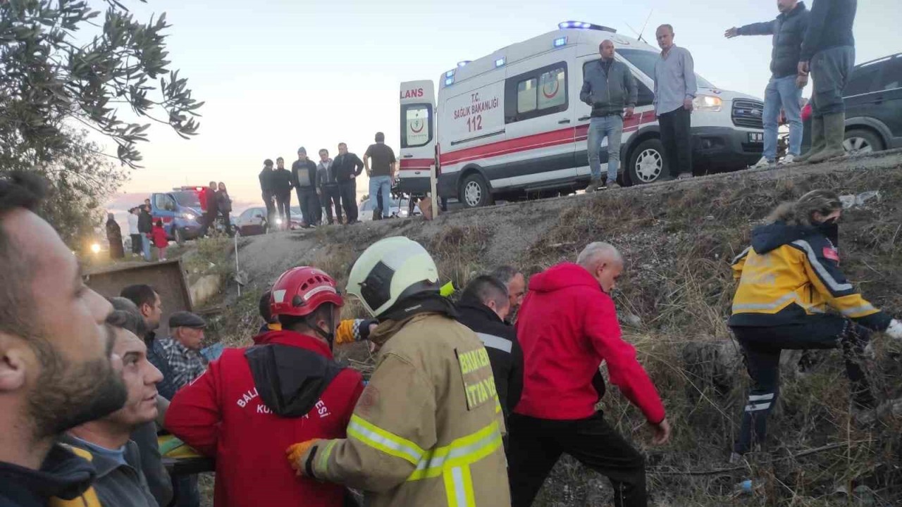 Balıkesir’de otomobil ile traktör çarpıştı: 1 ölü, 5 yaralı