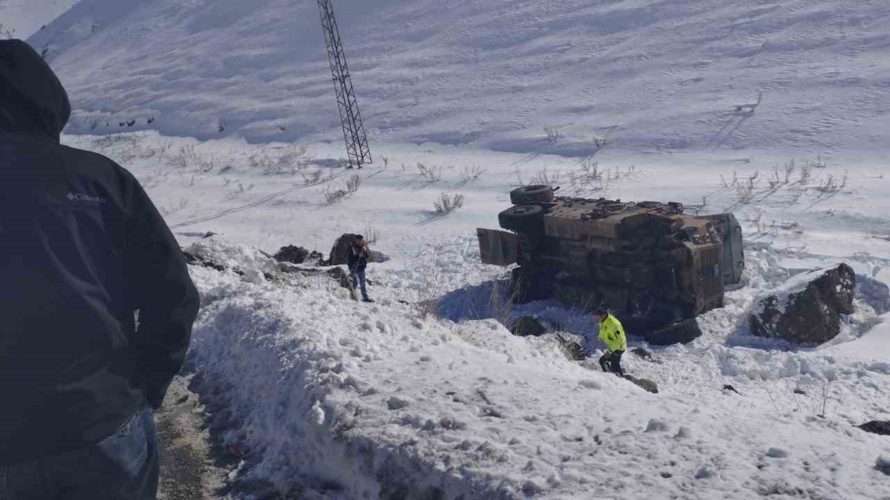 Başkale’de askeri araç devrildi: 6 yaralı