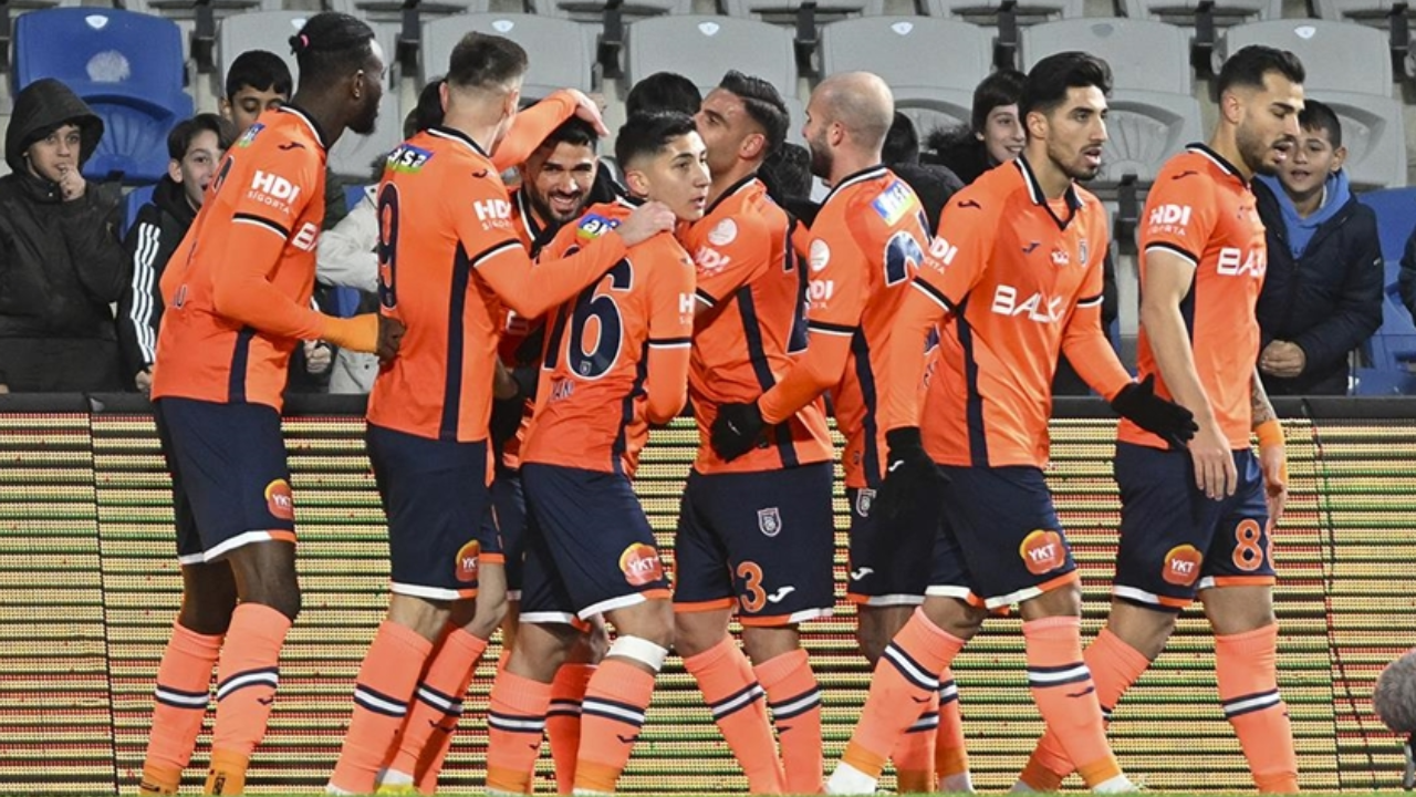 Başakşehir, sahasında Pendikspor'u 4-1 yendi