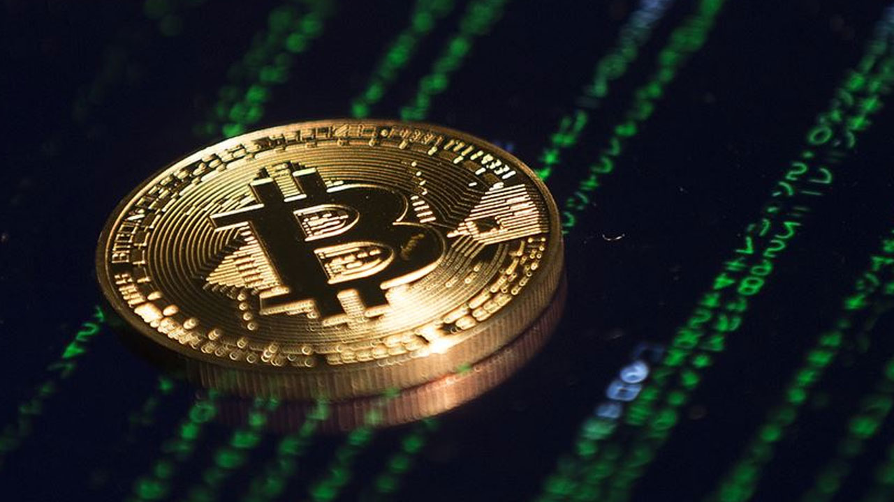 Bitcoin 18 ayın zirvesinde