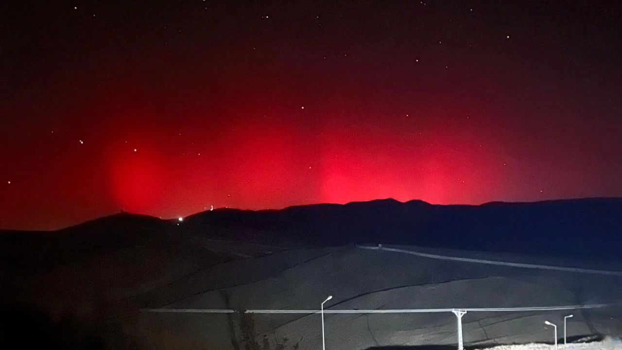 Norveç değil Türkiye! Kuzey ışıkları dün gece birçok kentimizde görsel şölen sundu