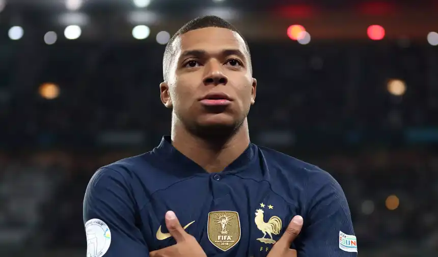 Büyük fedakarlık! Mbappe, 80 milyon euroluk bonusundan vazgeçti