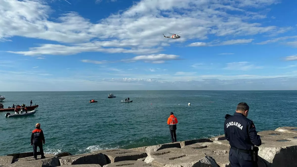 Zonguldak'ta batan geminin personeli aranıyor