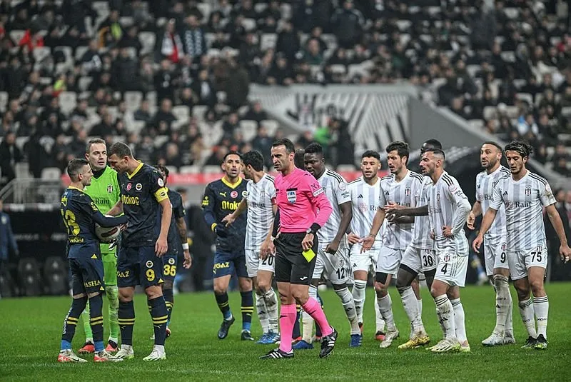 Fenerbahçe derbisinden sonra skandal olay... Beşiktaş’ın yıldızı tehdit mesajları aldı: “Lanetim senin üzerinde"