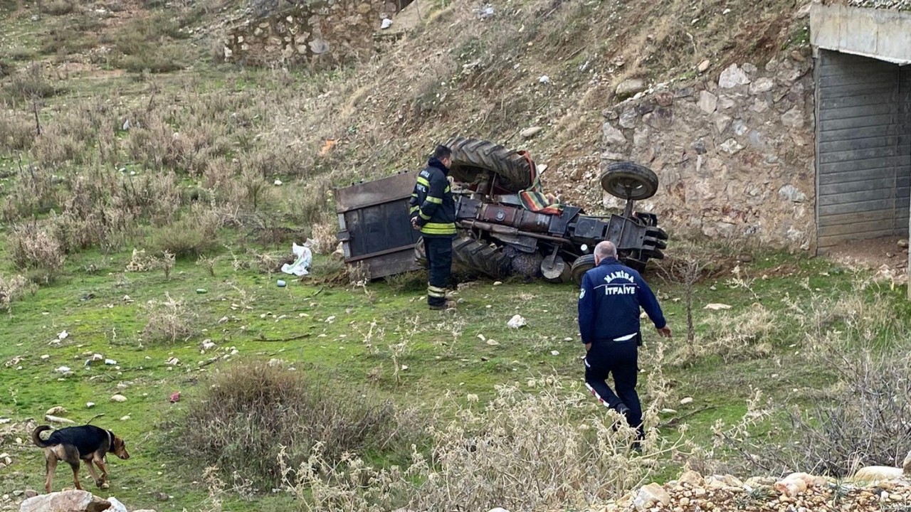 Traktörün altında kalan 3 çocuk annesi kadın hayatını kaybetti