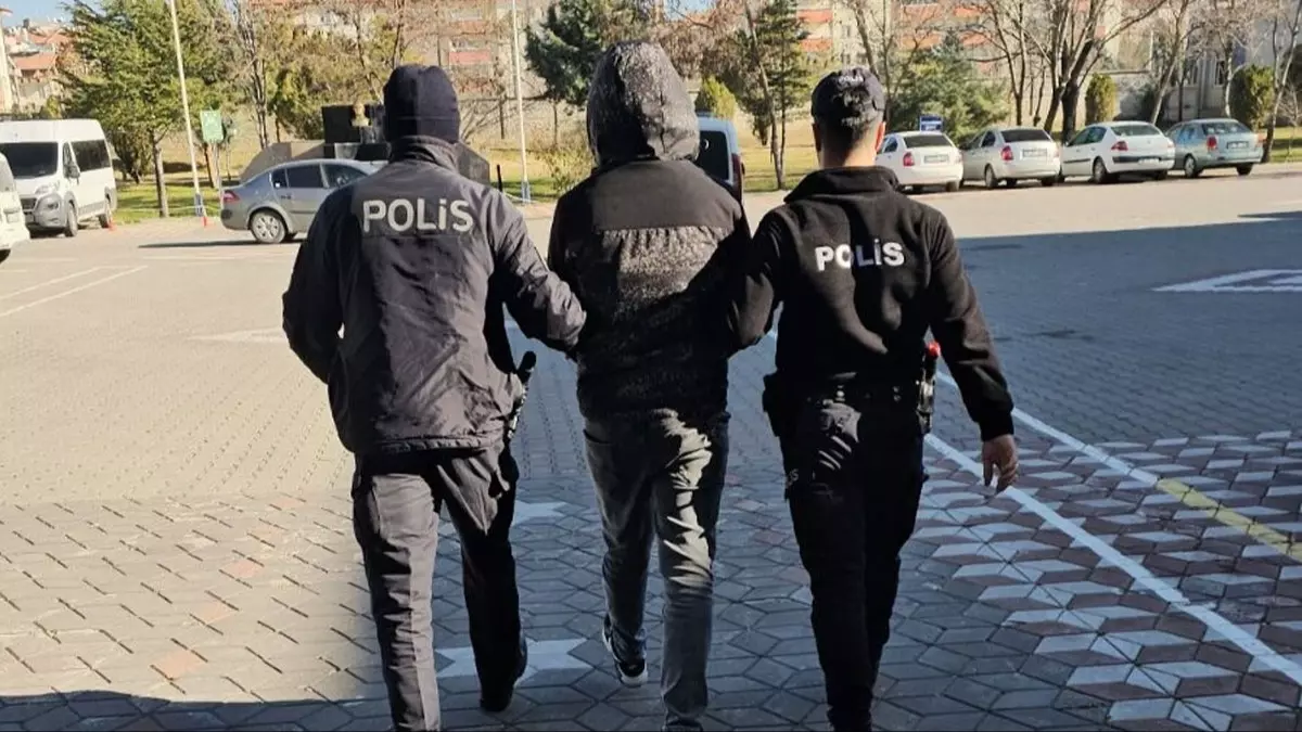 Antalya'da FETÖ operasyonunda 12 zanlı tutuklandı