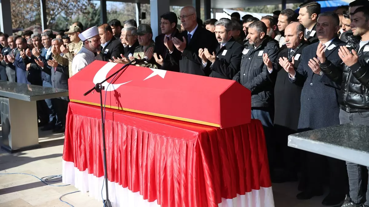 Şehit Piyade Sözleşmeli Er Taşkın dualarla son yolculuğuna uğurlandı