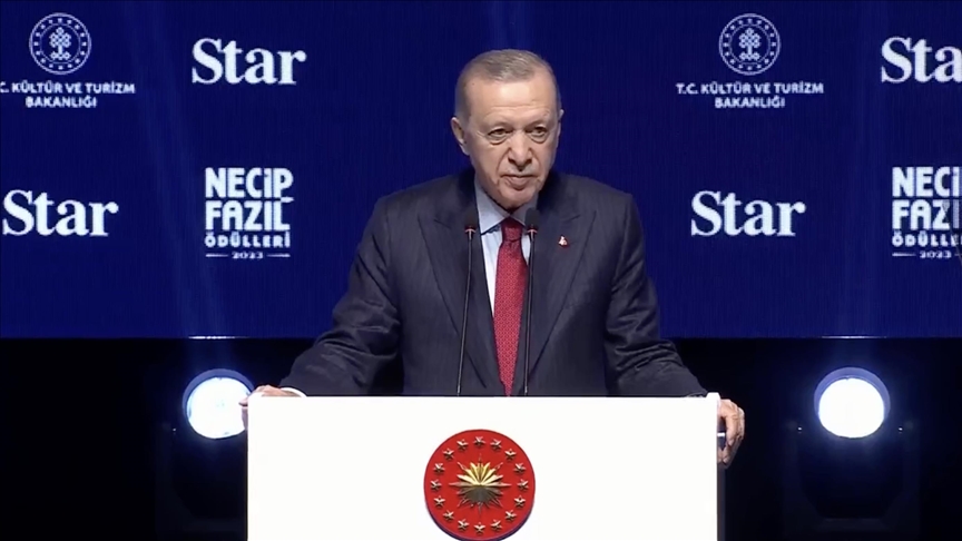 Cumhurbaşkanı Erdoğan'dan Ayasofya mesajı: Zincirleri beraber kıldık