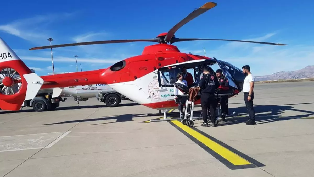 Ambulans helikopter Büşra bebek için havalandı