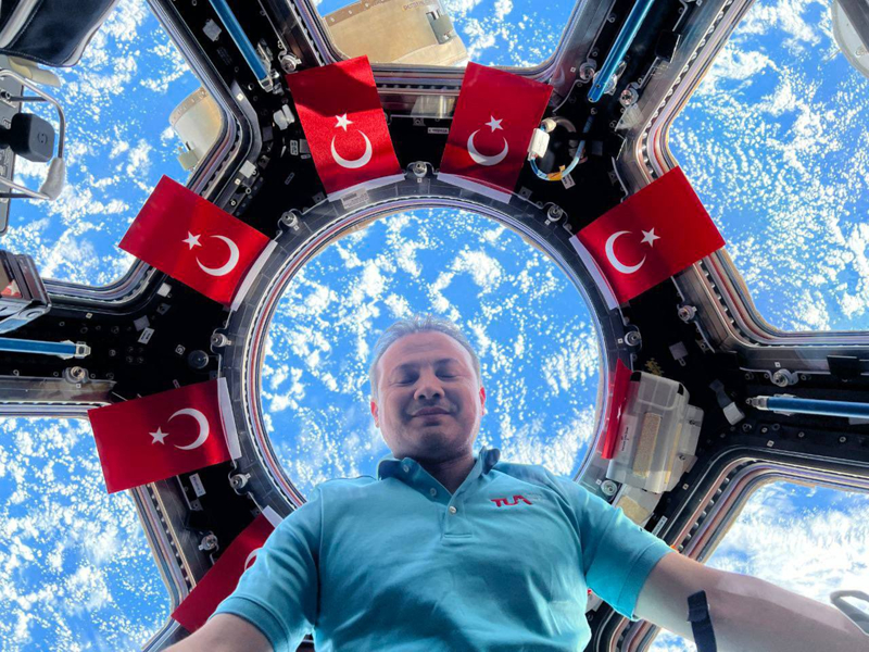 Astronot Alper Gezeravcı tarihe geçti