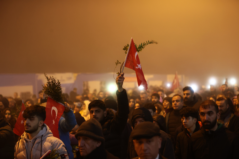 Türkiye deprem şehitlerini anıyor: Asrın felaketinden asrın dayanışmasına