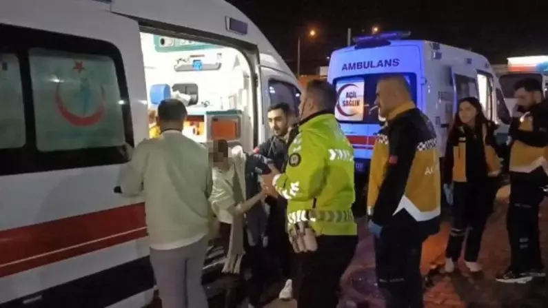 Bursa'da feci kaza! Midibüs elektrik direğine çarptı: 10 yaralı