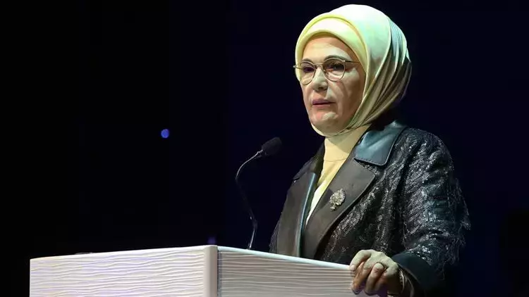 Emine Erdoğan: Asrın felaketi ile sınanırken asrın birlikteliği ile yeniden umut bulduk