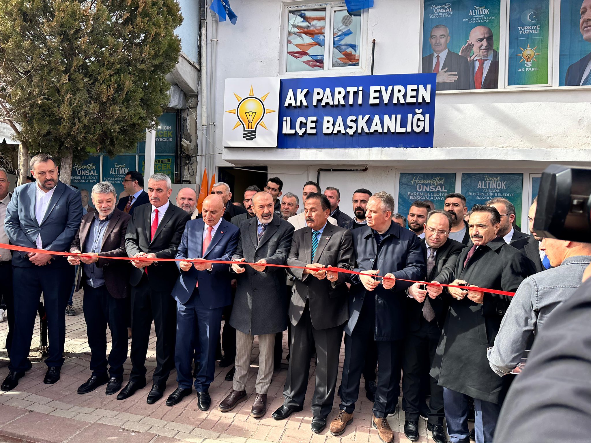 ABB Başkan Adayı Turgut Altınok, Seçim Koordinasyon Merkezi'nin açılışını yaptı