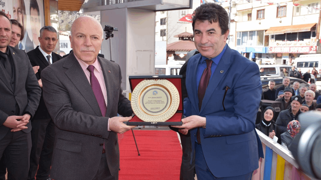 Cumhur İttifakı’ndan İspir'de miting gibi açılış: “Zilleti sandığa gömeceğiz”