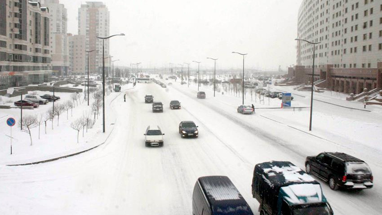 Kazakistan'da dondurucu soğuklar uzaktan eğitimin kapısını açtı